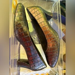 STUART WEITZMAN "Tilting" Brown Leather Croc Embossed Pumps Wm Sz 8 M. Spain